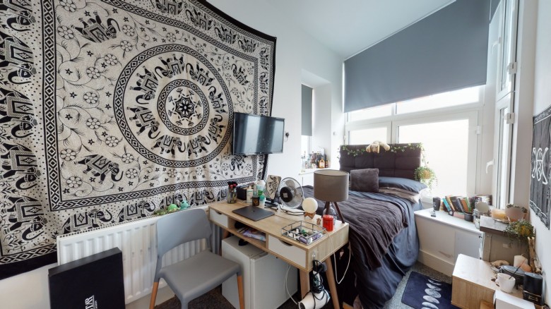 Click the photo for more details of Room 1, Hotwell Road, BS8 4SA