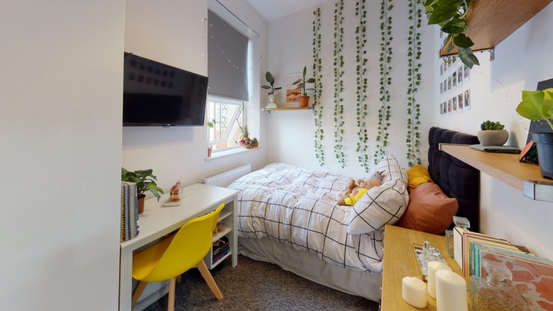 Click the photo for more details of Room 3, Hotwell Road, BS8 4SA