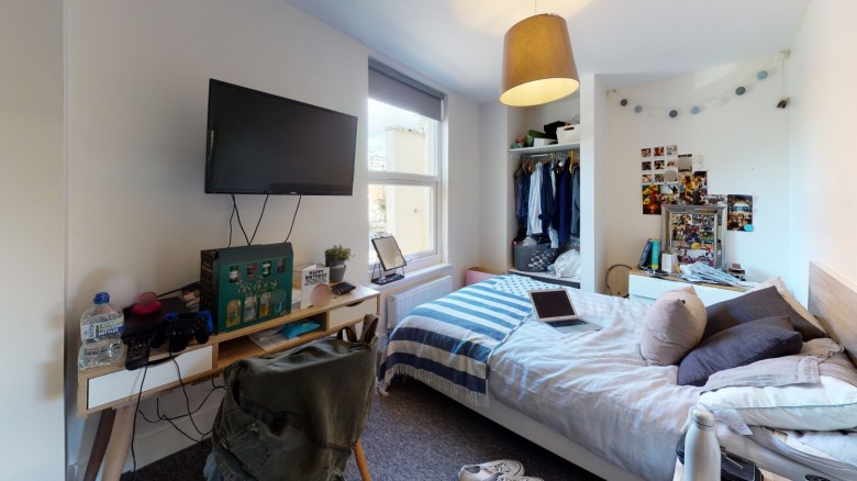 Click the photo for more details of Room 5, Hotwell Road, BS8 4SA