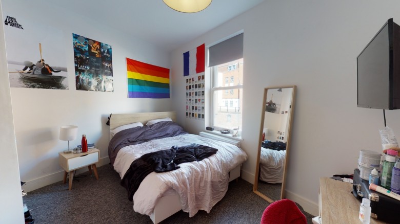 Click the photo for more details of Room 6, Hotwell Road, BS8 4SA