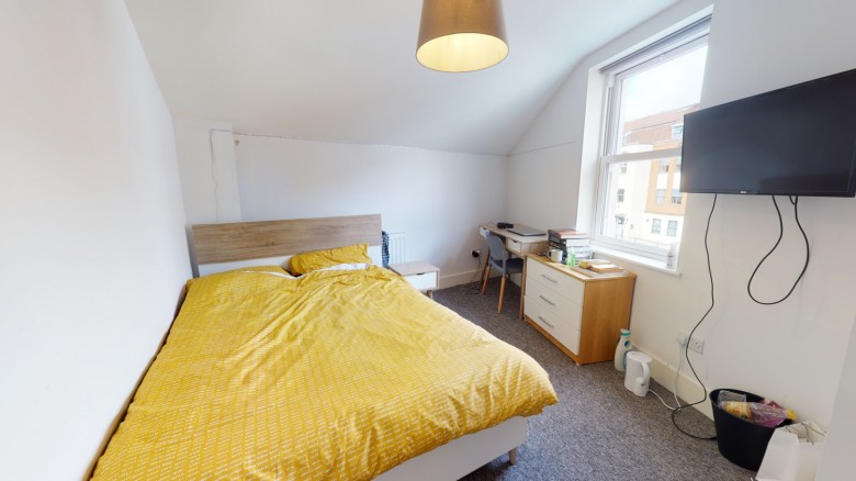 Click the photo for more details of Room 12, Hotwell Road, BS8 4SA
