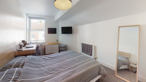 Click the photo for more details of Room 13, Hotwell Road, BS8 4SA