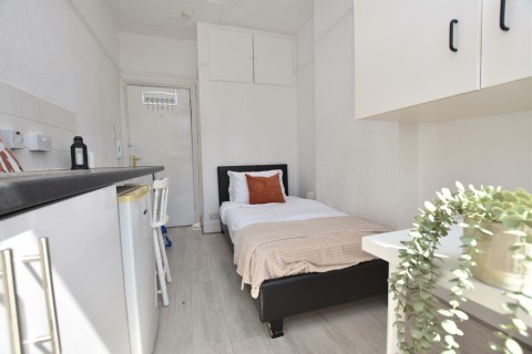 Click the photo for more details of Room 5, Whatley Road, Clifton, Bristol, BS8