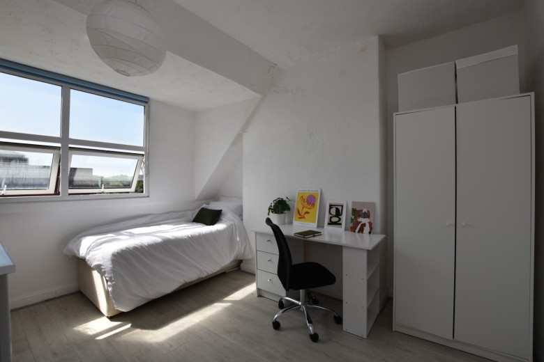 Click the photo for more details of Room 8, Whatley Road, Clifton, Bristol, BS8