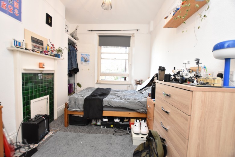Click the photo for more details of Room 9, St Pauls Road, Lower Maisonette, Clifton, Bristol, BS8 1LT