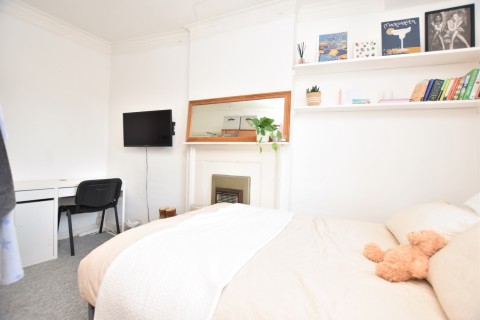 Click the photo for more details of Room 5, Berkeley Crescent, Clifton, BS8 1HA