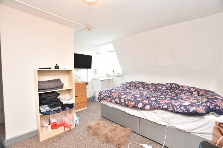 Click the photo for more details of Room 7, Berkeley Crescent, Clifton, BS8 1HA