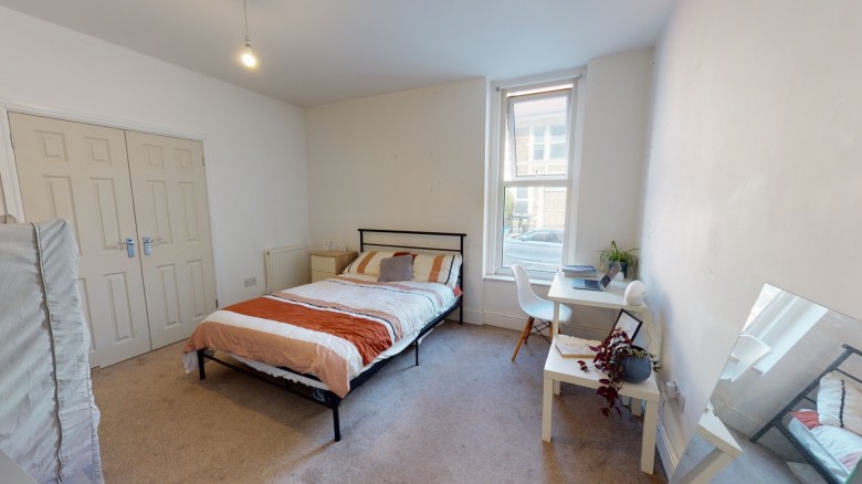 Click the photo for more details of Room 2, Christina Terrace, Hotwells