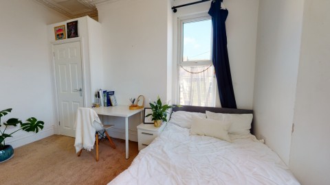 Click the photo for more details of Room 4, Christina Terrace, Hotwells