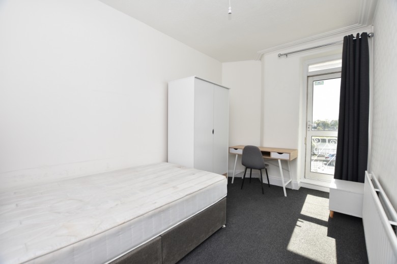 Click the photo for more details of Room 3, Oldfield Place, Bristol, BS8