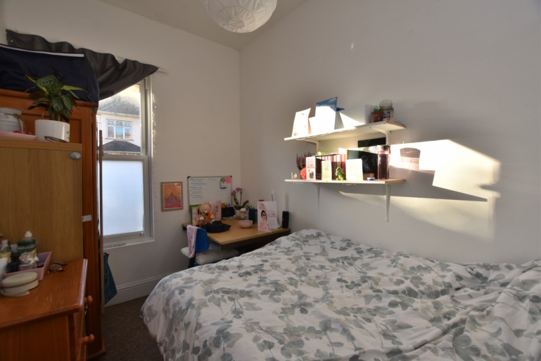 Click the photo for more details of Room 1, Chapel Green Lane, Redland, BS6 6UA