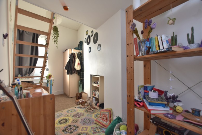 Click the photo for more details of Room 2, Chapel Green Lane, Redland, BS6 6UA