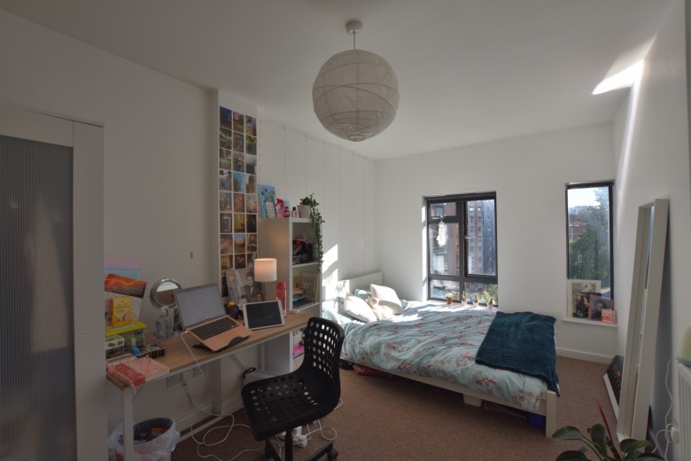 Click the photo for more details of Room 5, Johnny Ball Lane, Bristol, BS2 8DW