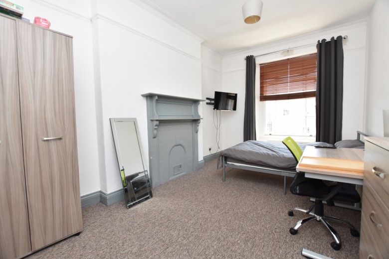 Click the photo for more details of Room 3, 5 Arlington Mansions, Clifton, Bristol, BS8 2EH