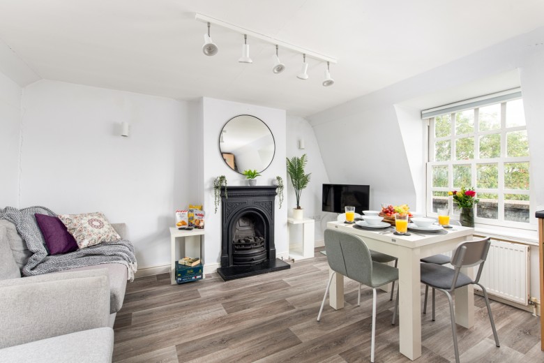 Click the photo for more details of Flat 4, Kingsdown Parade, Bristol, Avon, BS6